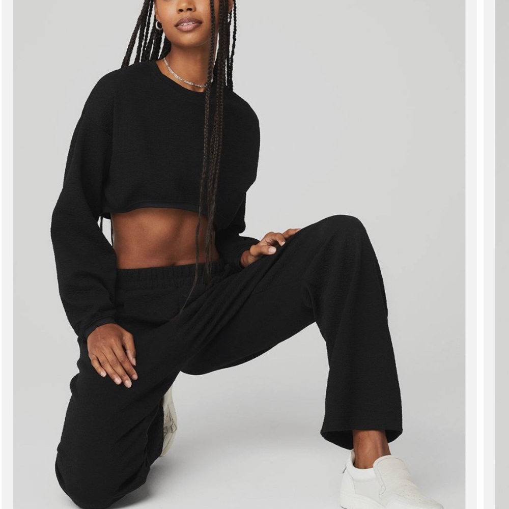 ALO Yoga Black Cropped Long-Sleeve Sweatshirt Top
